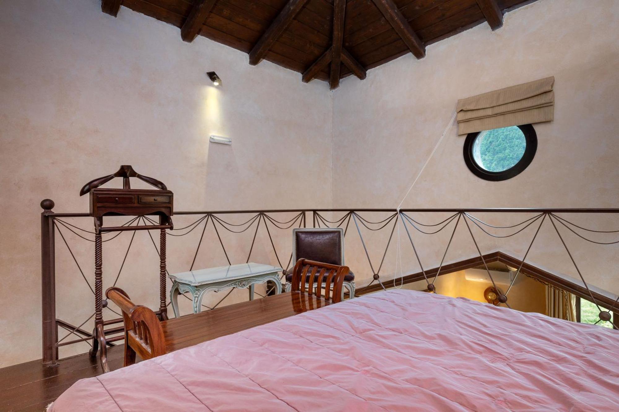 Ostra Menalon Luxury Suites Kardharás Pokoj fotografie
