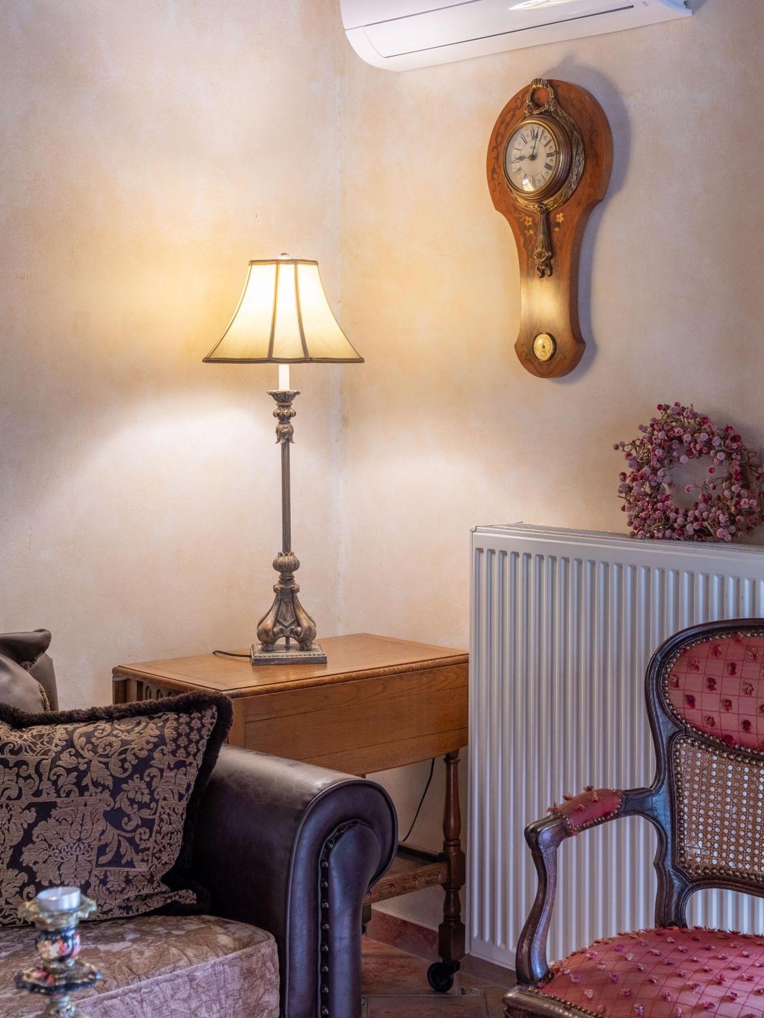 Ostra Menalon Luxury Suites Kardharás Pokoj fotografie