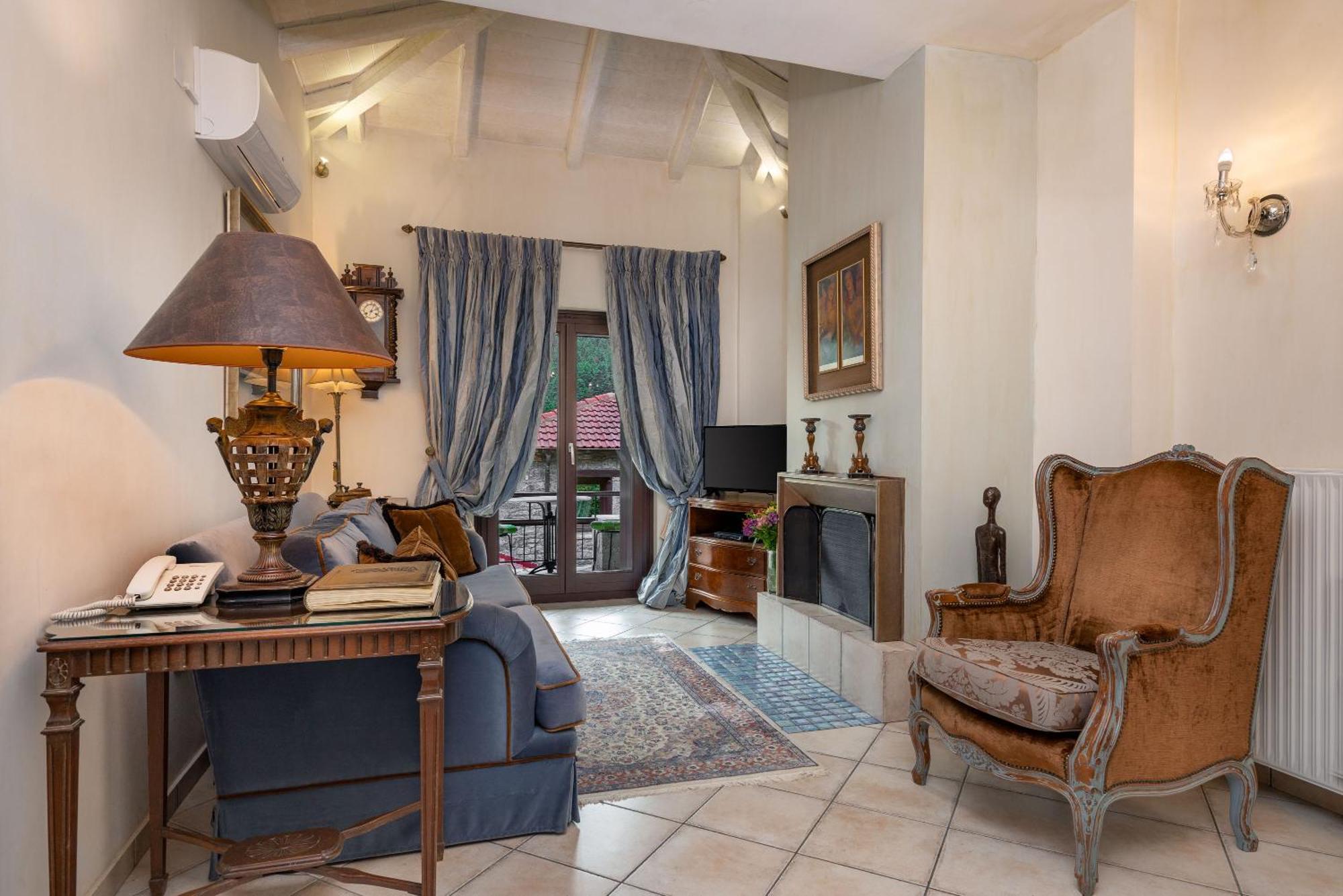 Ostra Menalon Luxury Suites Kardharás Pokoj fotografie