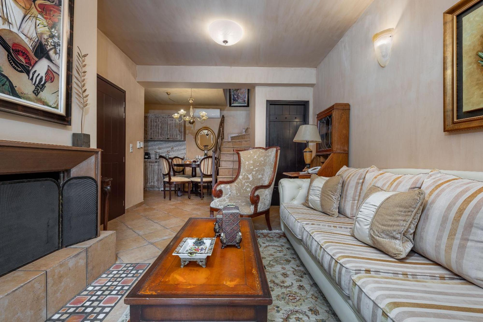 Ostra Menalon Luxury Suites Kardharás Pokoj fotografie