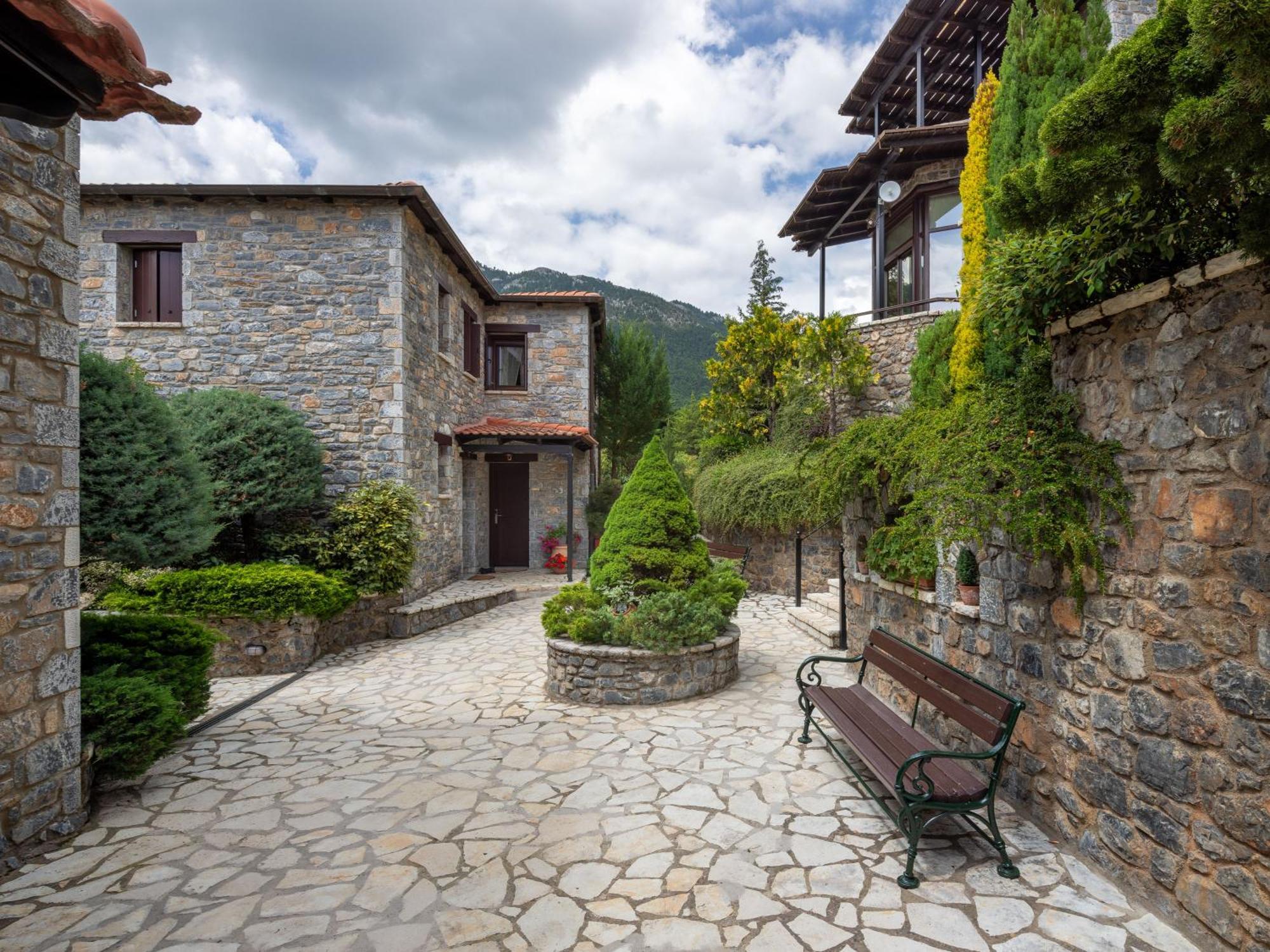 Ostra Menalon Luxury Suites Kardharás Exteriér fotografie