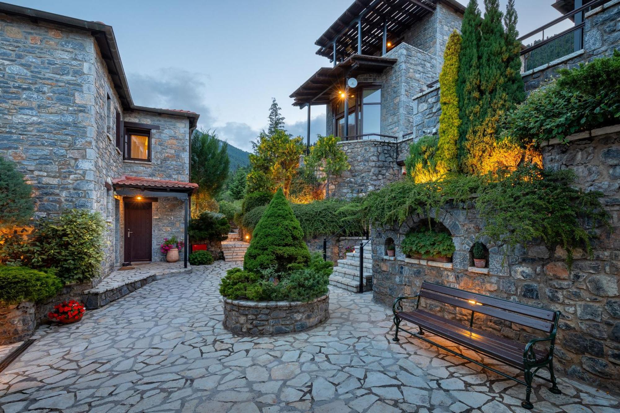 Ostra Menalon Luxury Suites Kardharás Exteriér fotografie